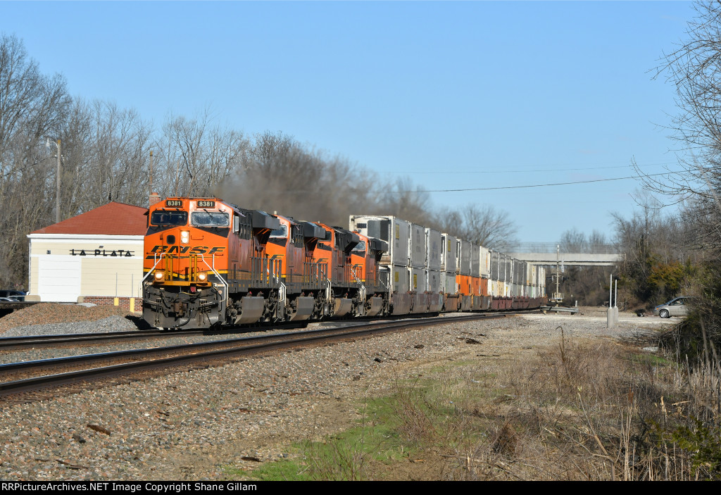 BNSF 8381